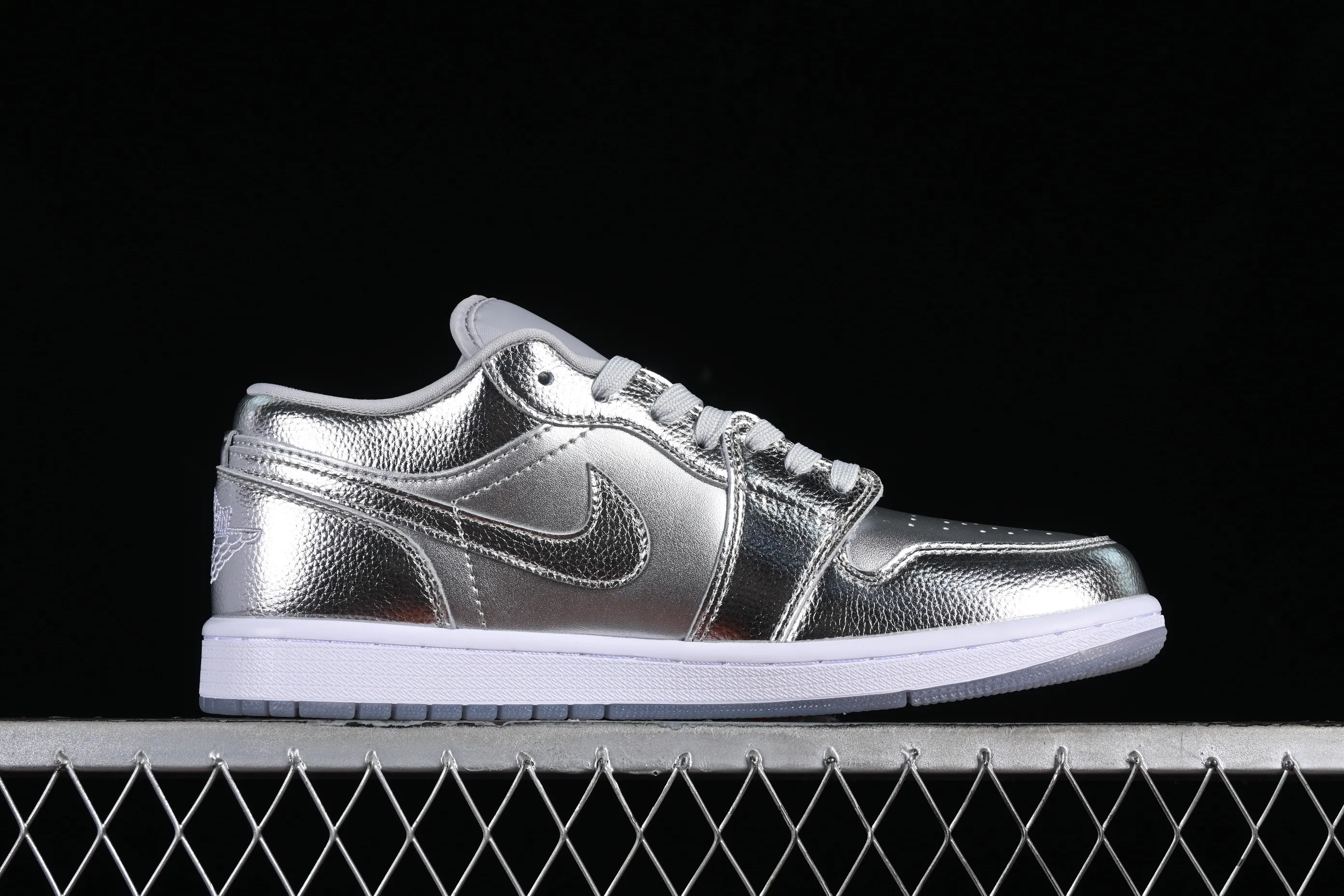 All categories Air Jordan Jordan series basketball shoes Air Jordan 1 Low Z version Air Jordan 1 Low "Metallic Silver" AJ1 Joe 1 liquid silver low-top cultural casual sneakers FN5030-001
